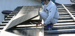 太陽電池モジュールの取り付けと配線